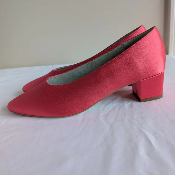 Intentionally Blank Coral Pink Low Heels - Picture 3 of 6